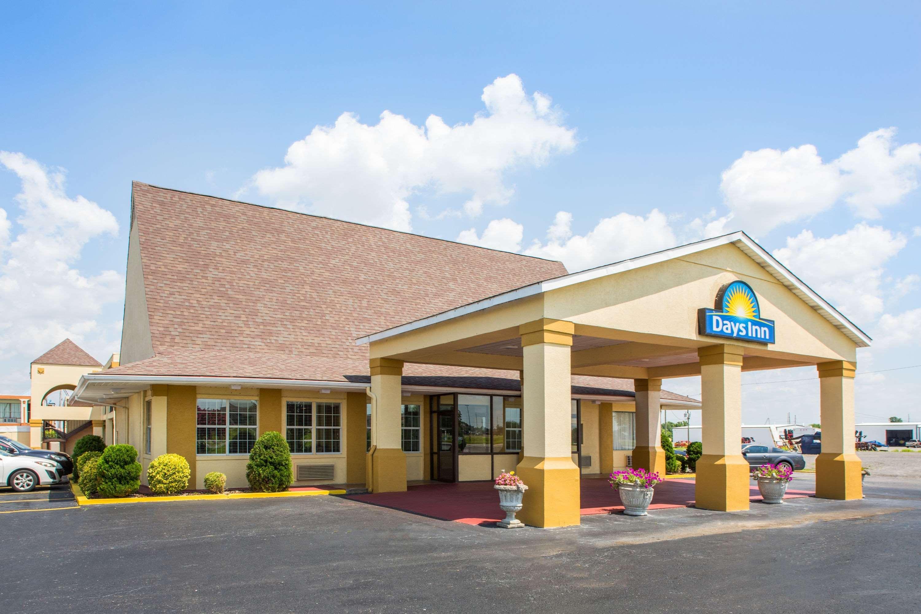 Days Inn By Wyndham Блайтвил Екстериор снимка