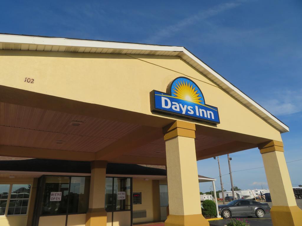 Days Inn By Wyndham Блайтвил Екстериор снимка