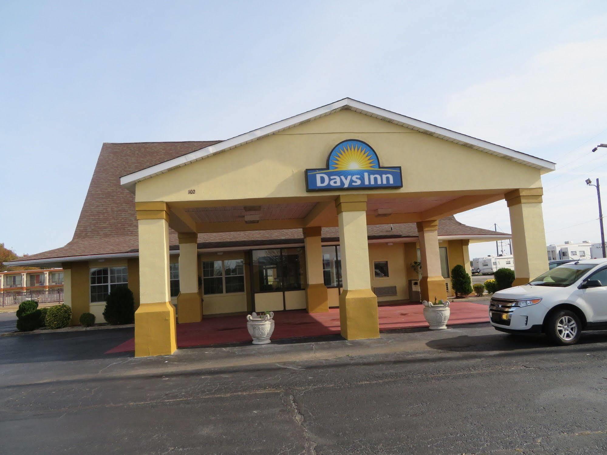 Days Inn By Wyndham Блайтвил Екстериор снимка